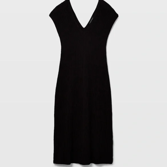 Sleeveless V-Neck Sweater Dress - Brand New - NEVER WORN - Black